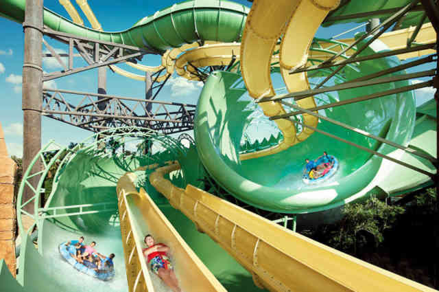 Aquaventure waterpark in Dubai