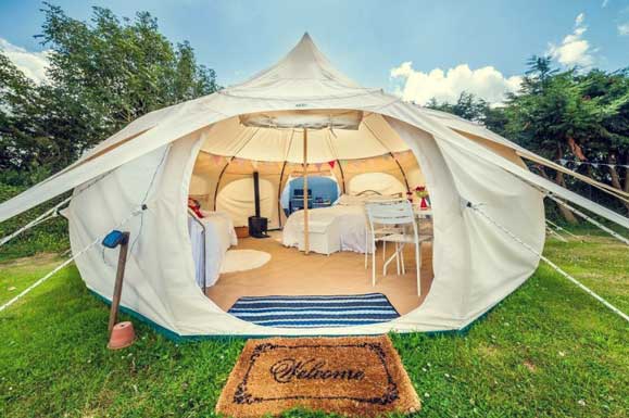 Glamorous Under Canvas Glamping 003